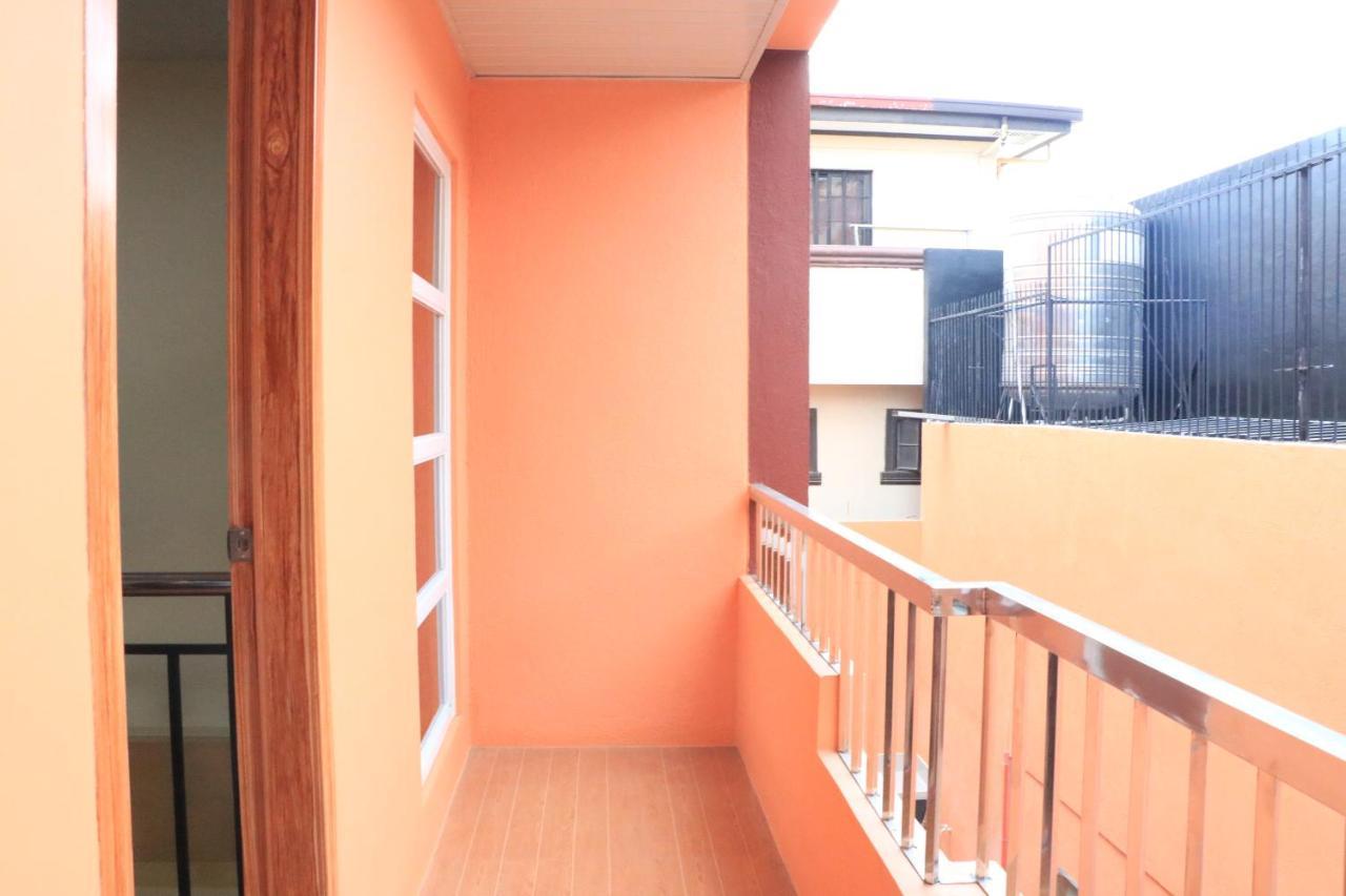 Anicia Guesthouse Rooms Paranaque City Exterior foto